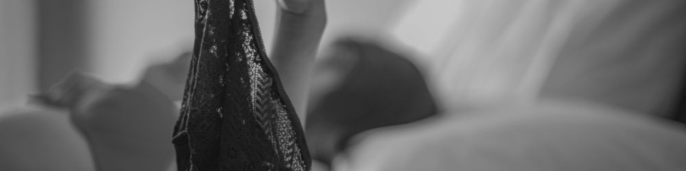 getragene slips kaufen aus der Hand einer Frau