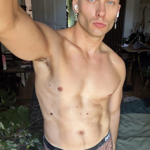 Facetune_17-08-2026-19-36-31