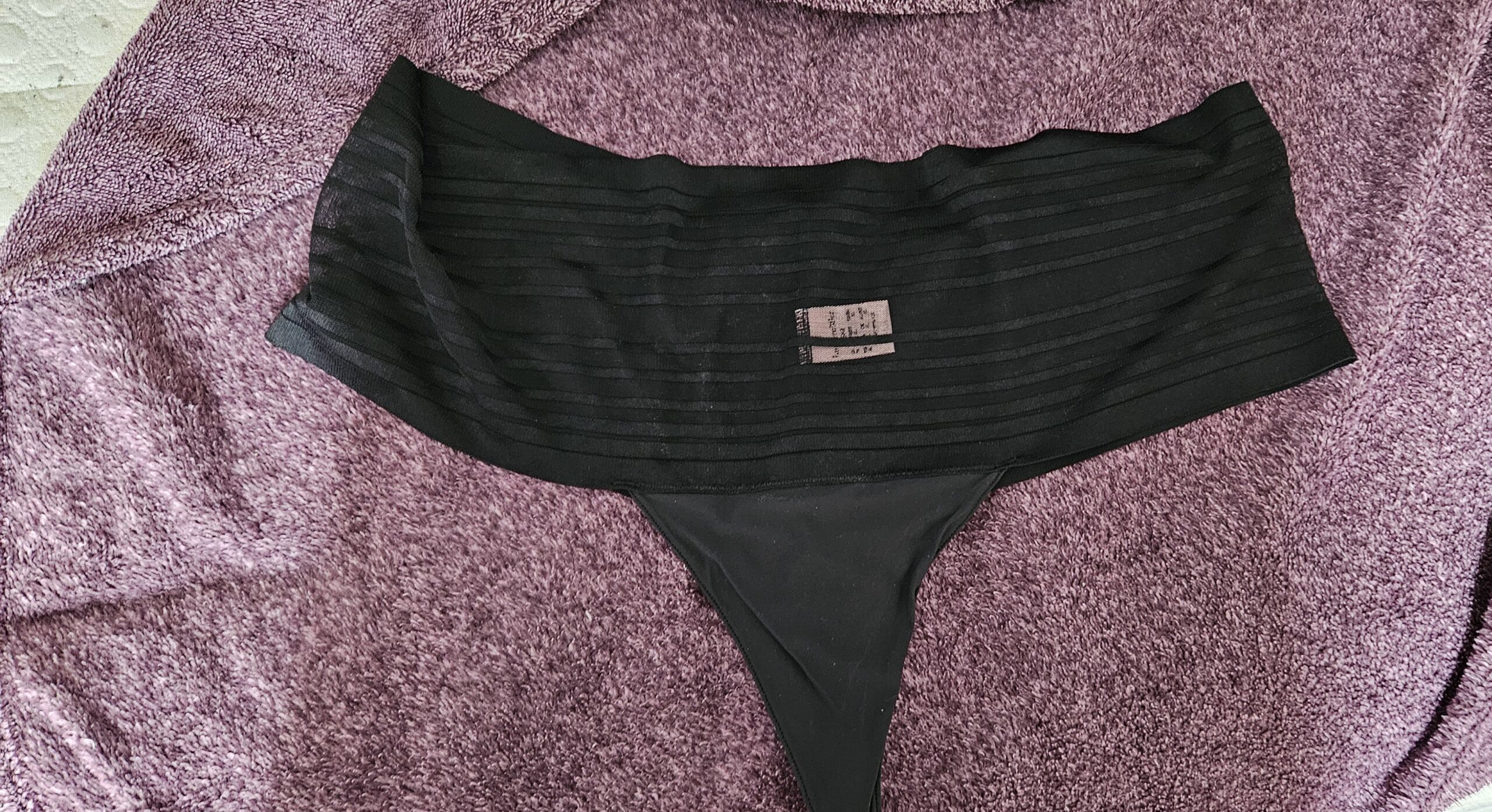 Invisible String, schwarz