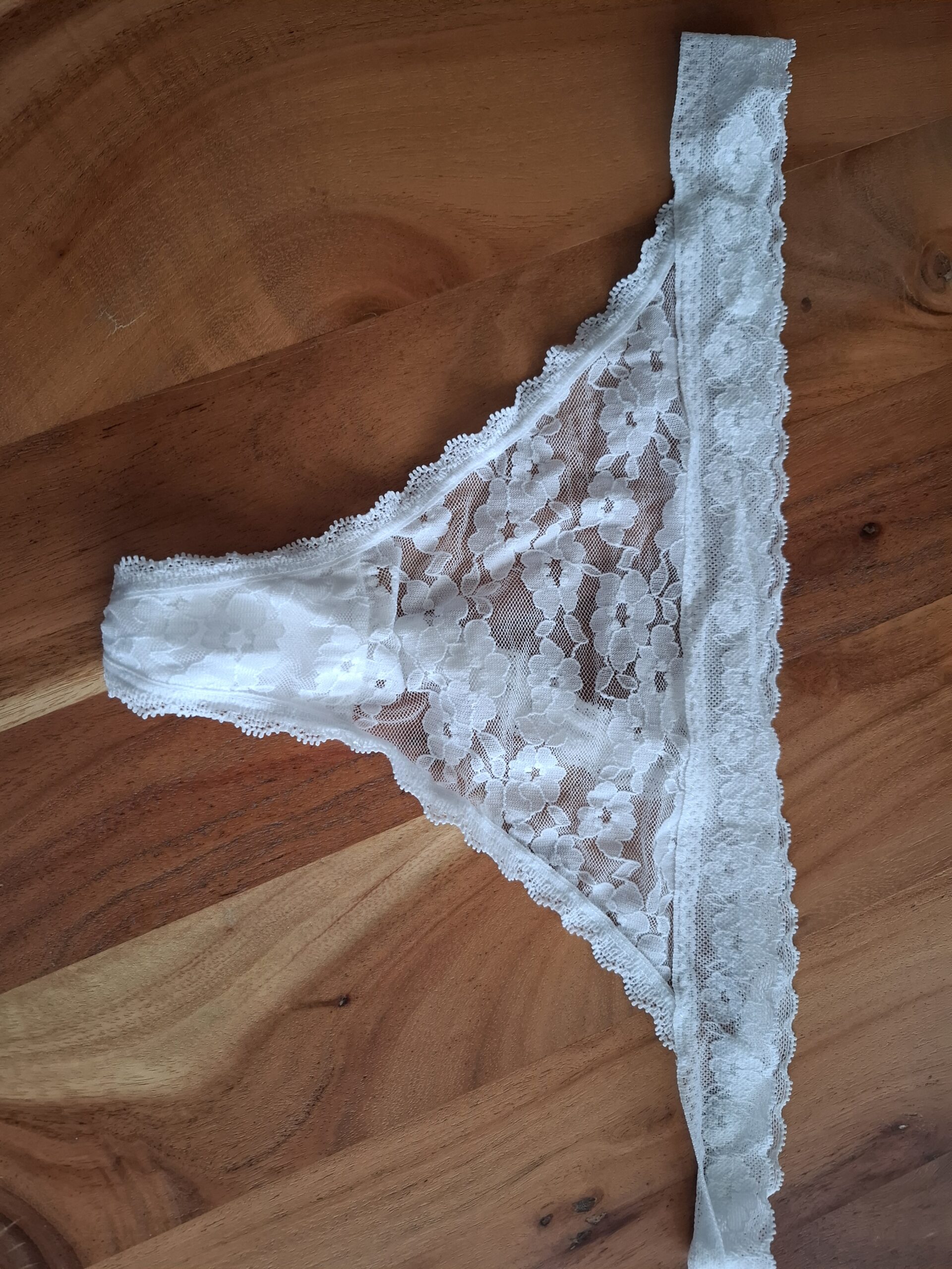 Sexy, getragenes, feuchtes Höschen