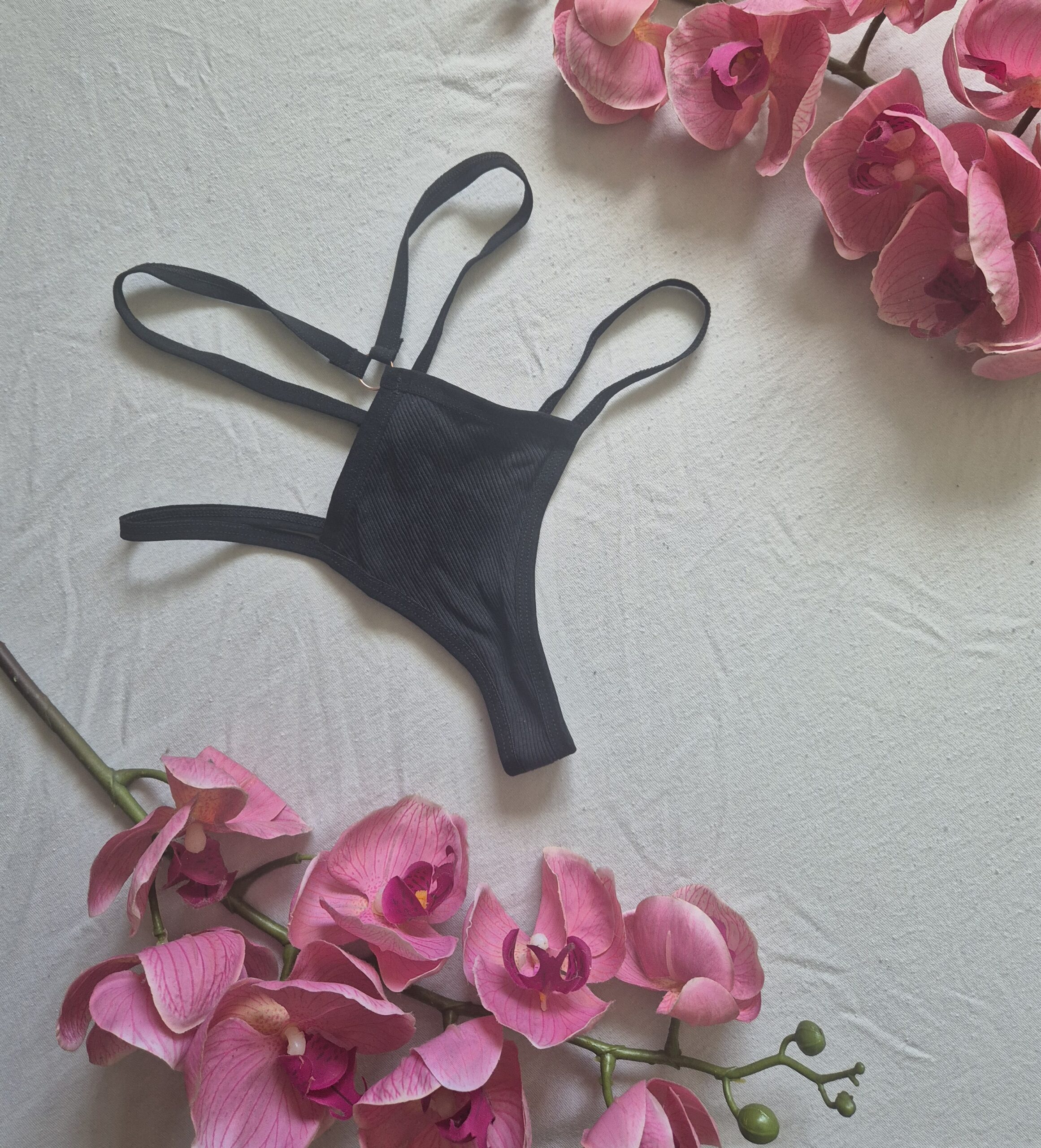 Schwarzer String 🖤