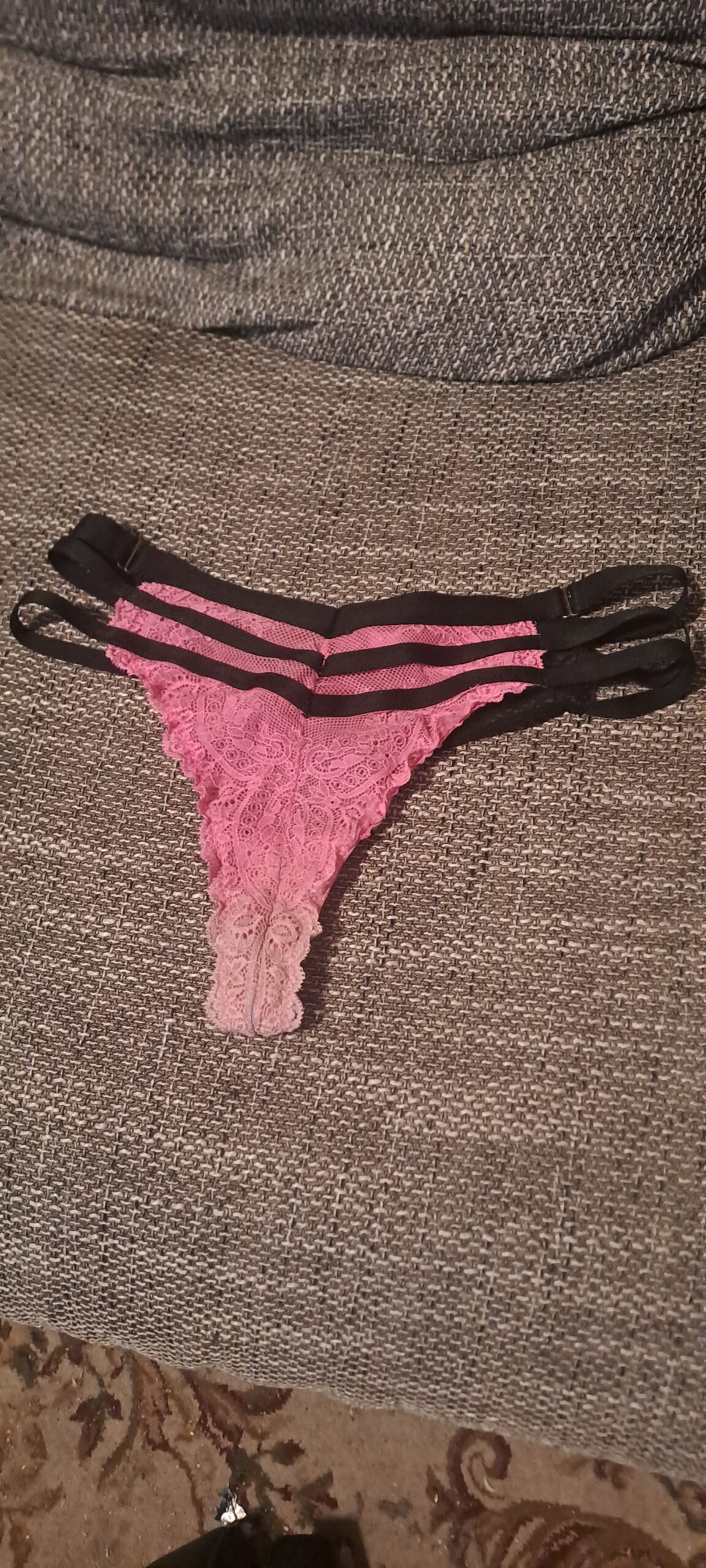 Feuchtes pinkes Höschen