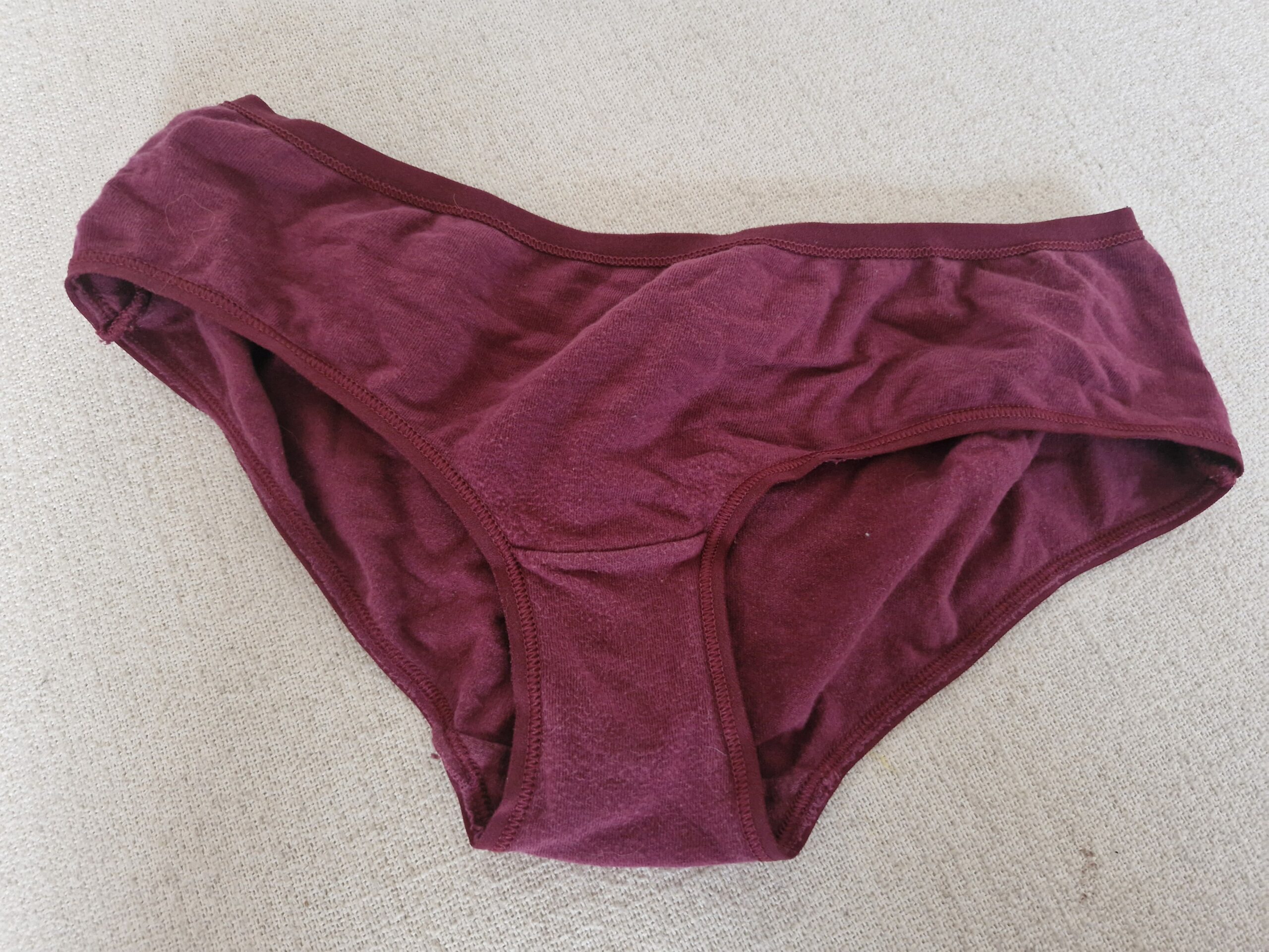 Roter Baumwollslip – heiß, intim & echt