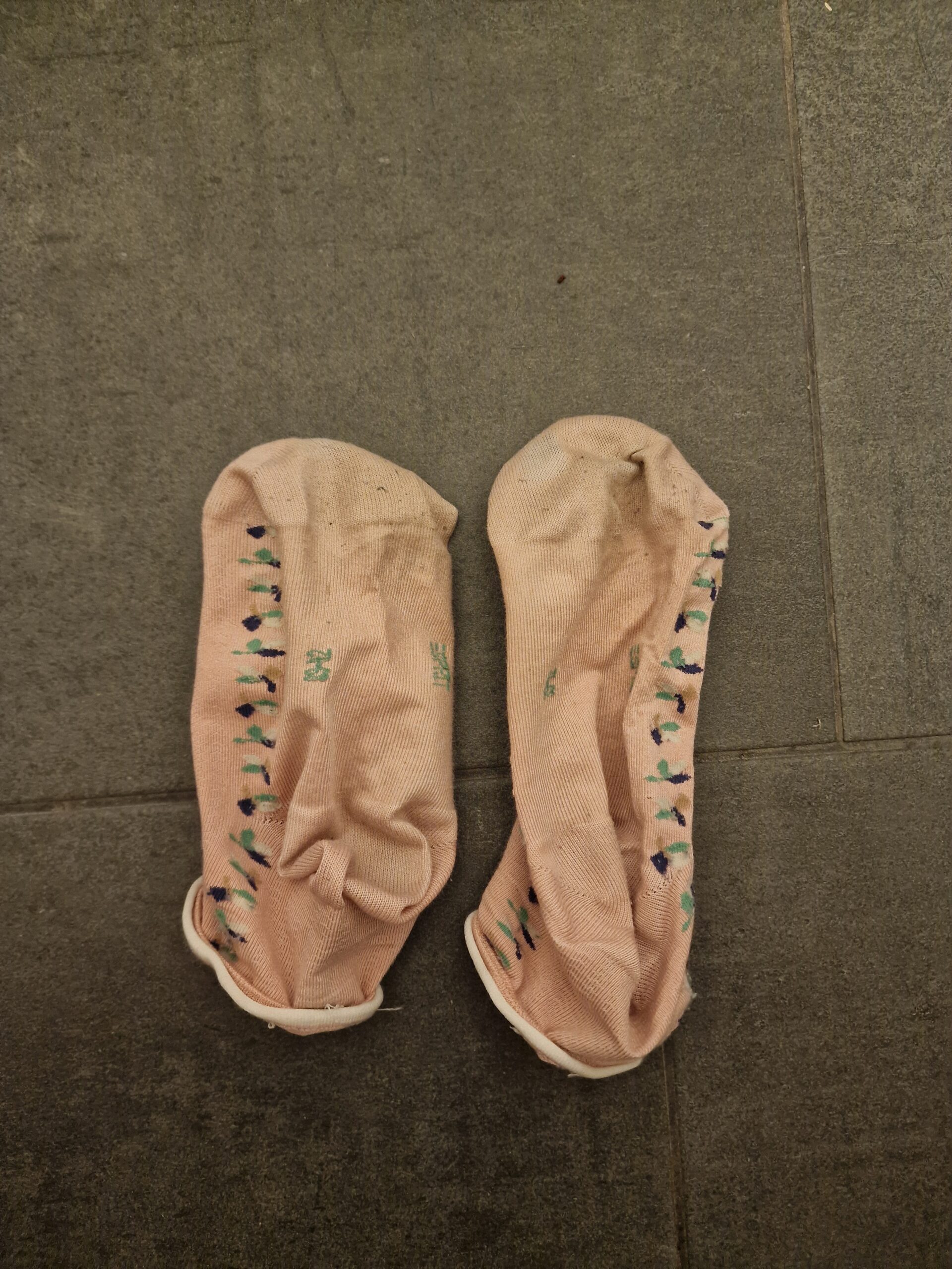 Rosa Socken mit Blumenmuster