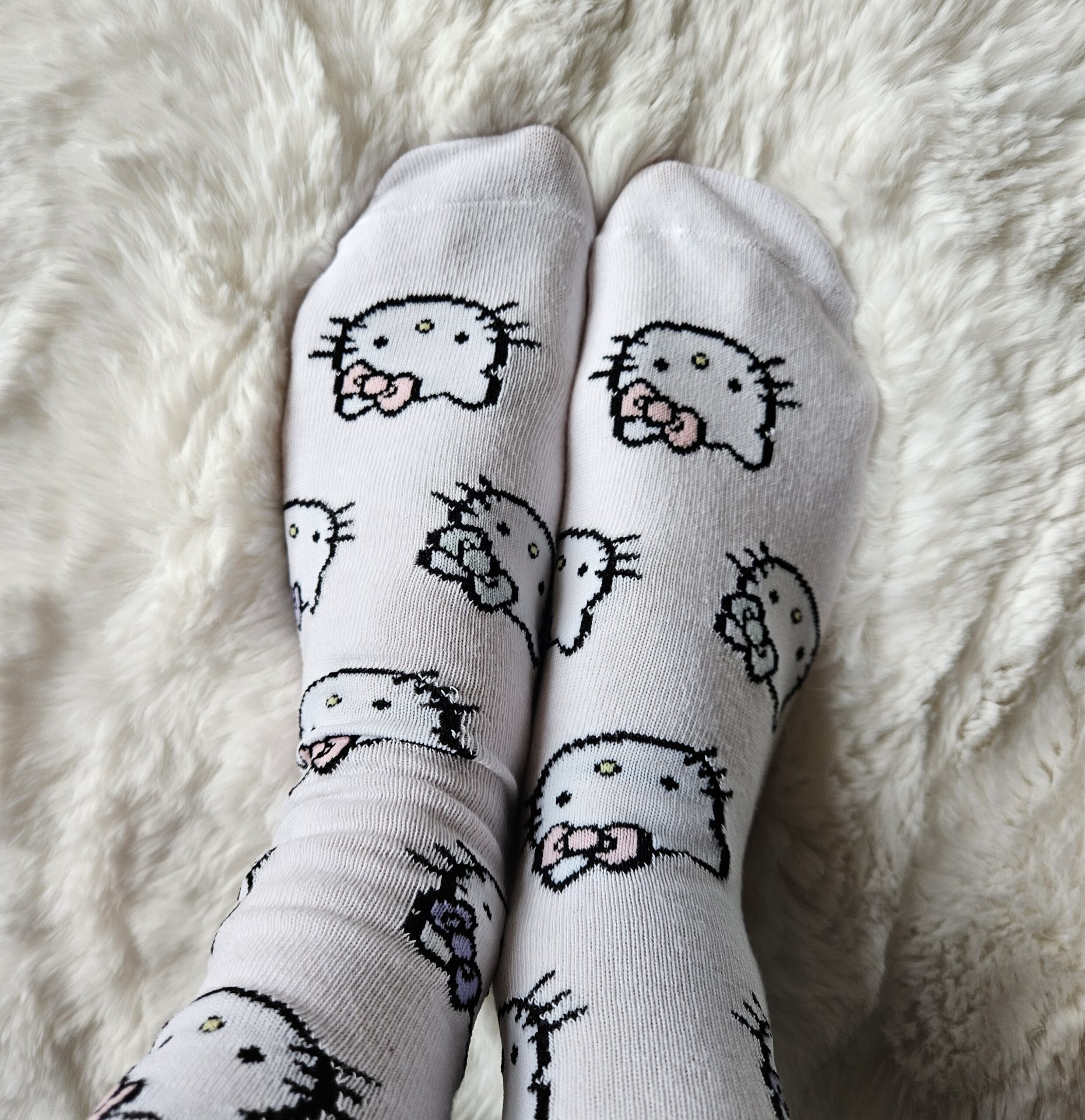 #Tag 5 ! Hello Kitty Socken #Gratis-Tragetage