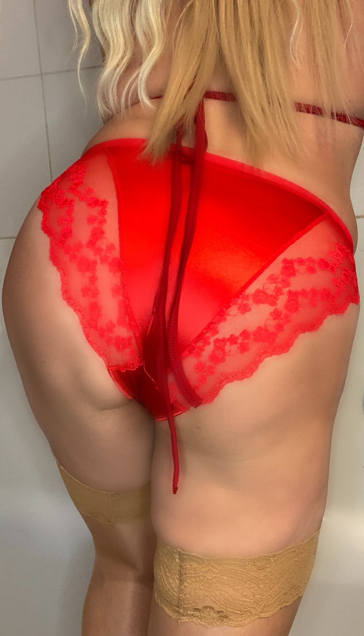 sPITZE UND sATIN
