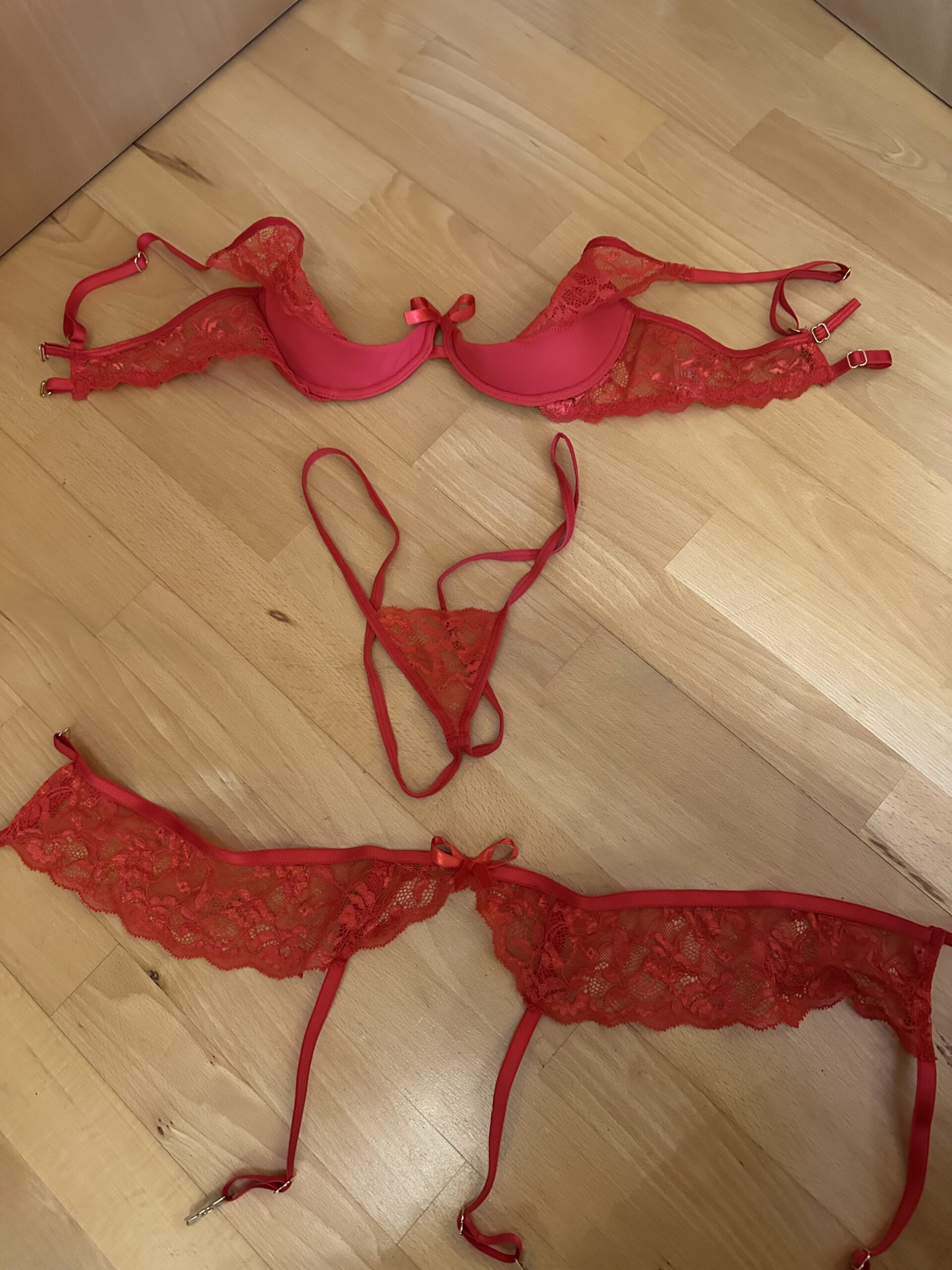 Dessous Set 3-teilig mit Strapse rot
