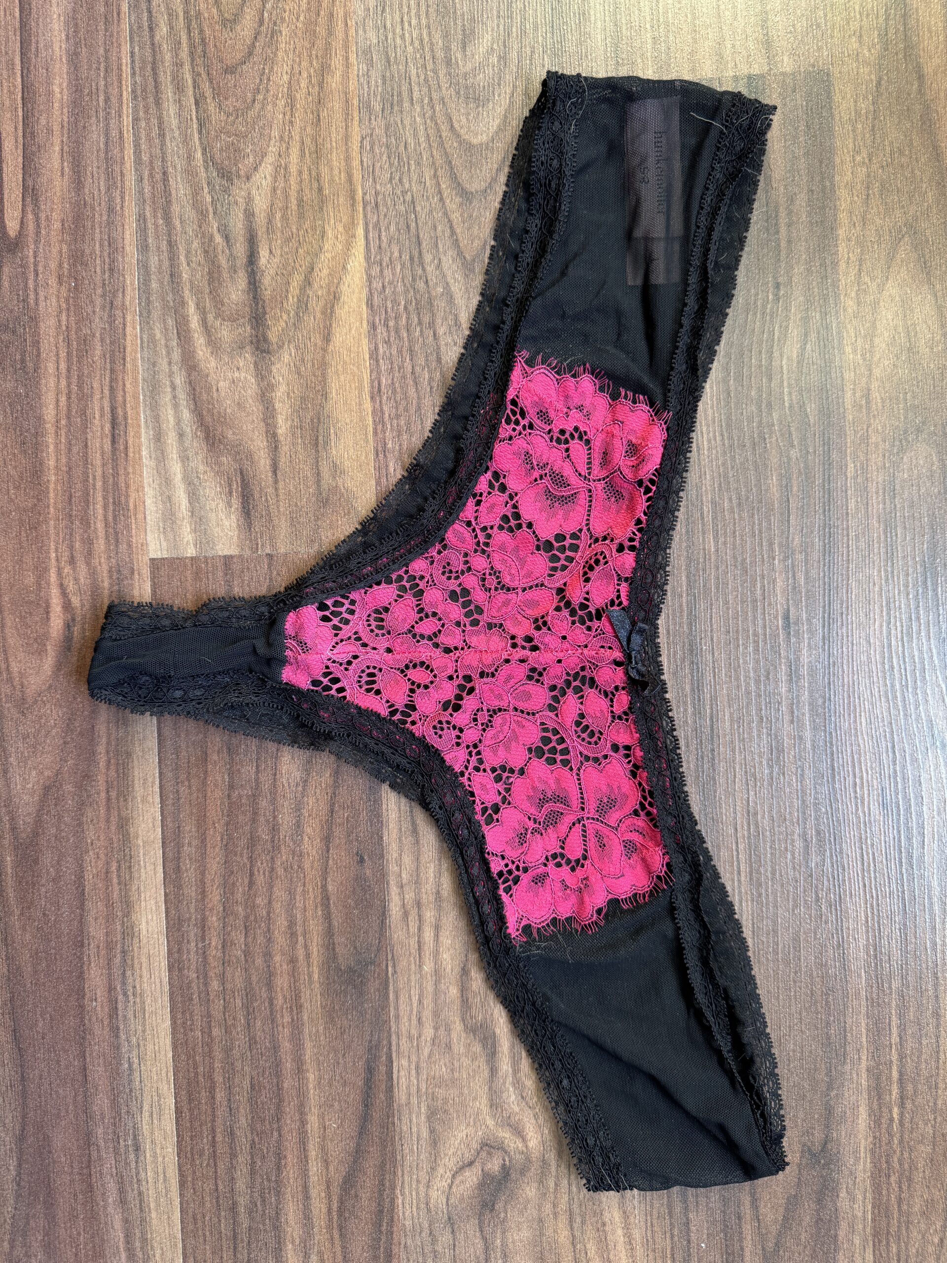 Hotter Brazilian in schwarz rot