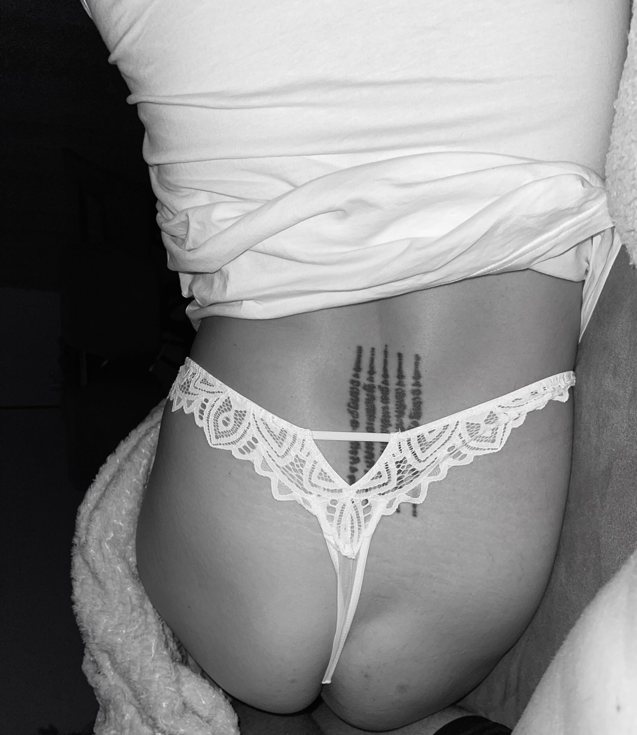 Weißer string