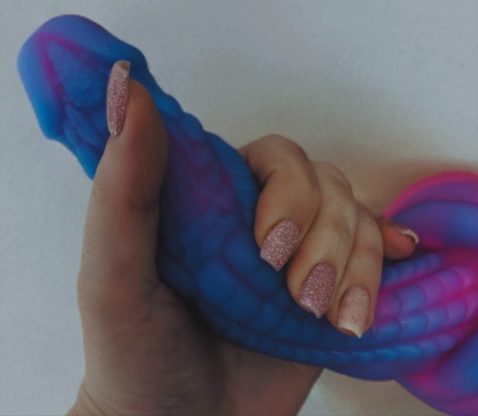 Dicker Monsterdildo frisch aus mir