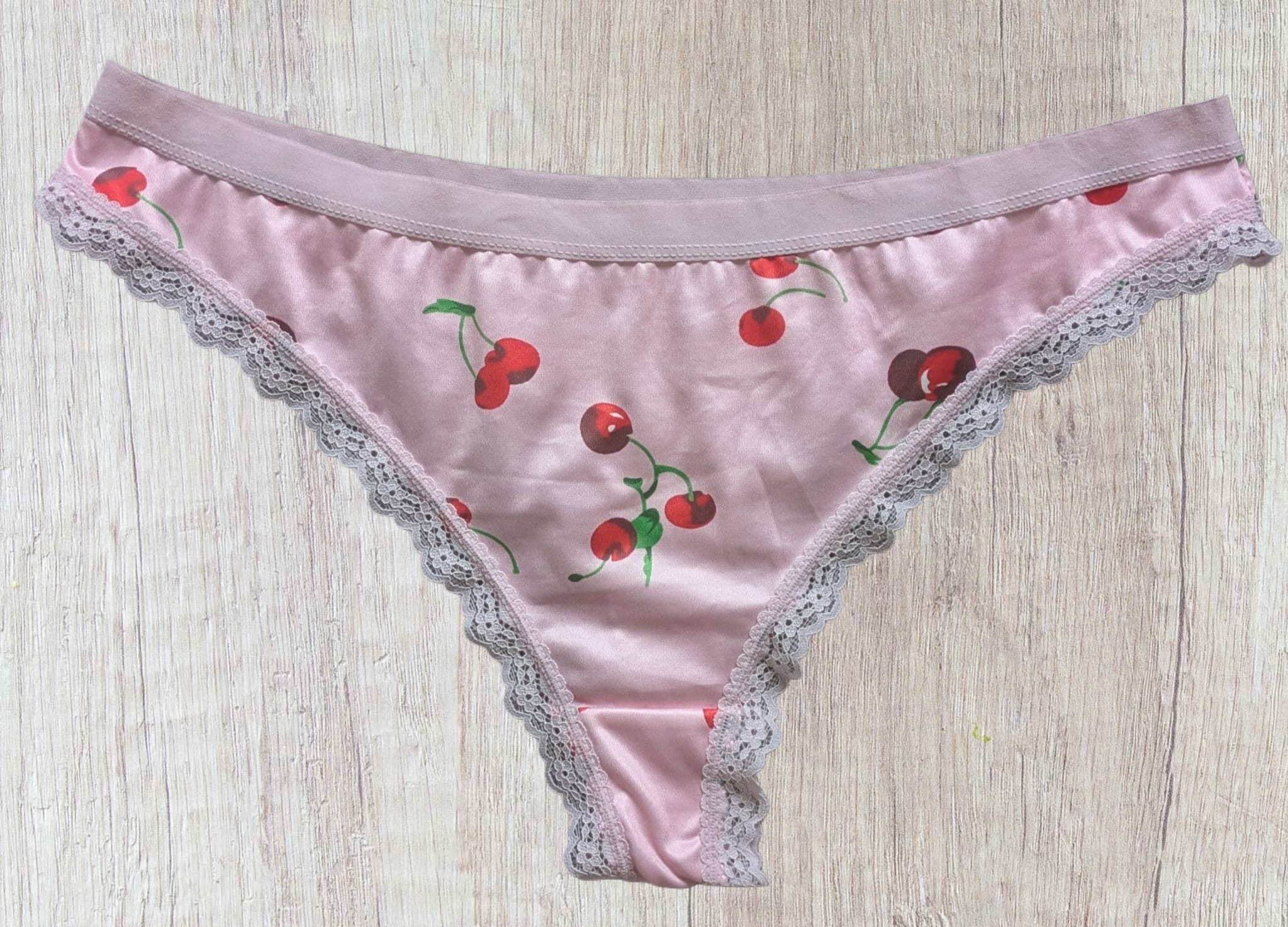Cherry Blossom Desire – Mein getragener Spitzen-String