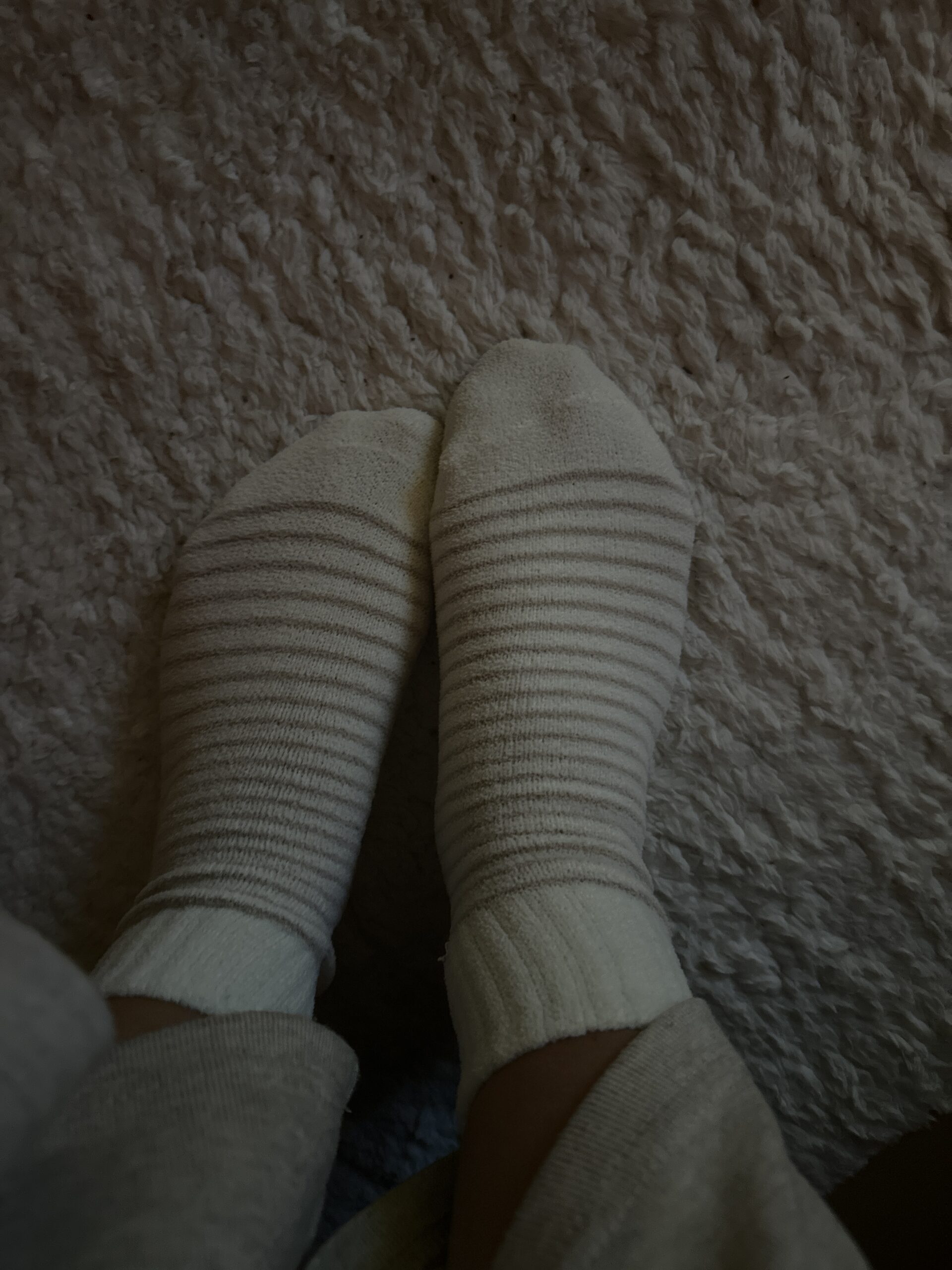 Getragene Socken mit Noppen